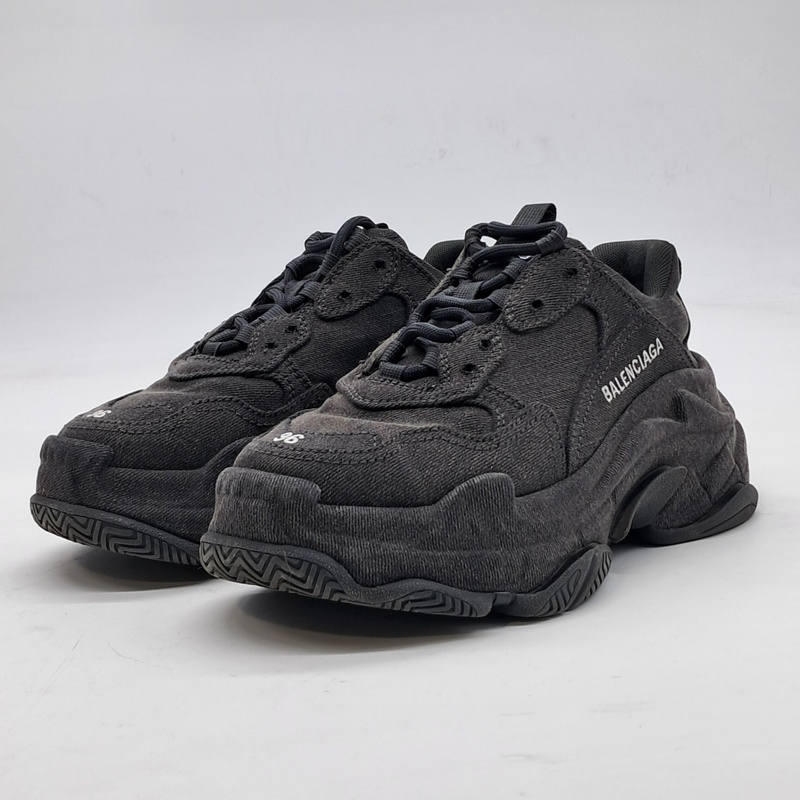 A pair of sneakers, size 36, Balenciaga, Triple S
